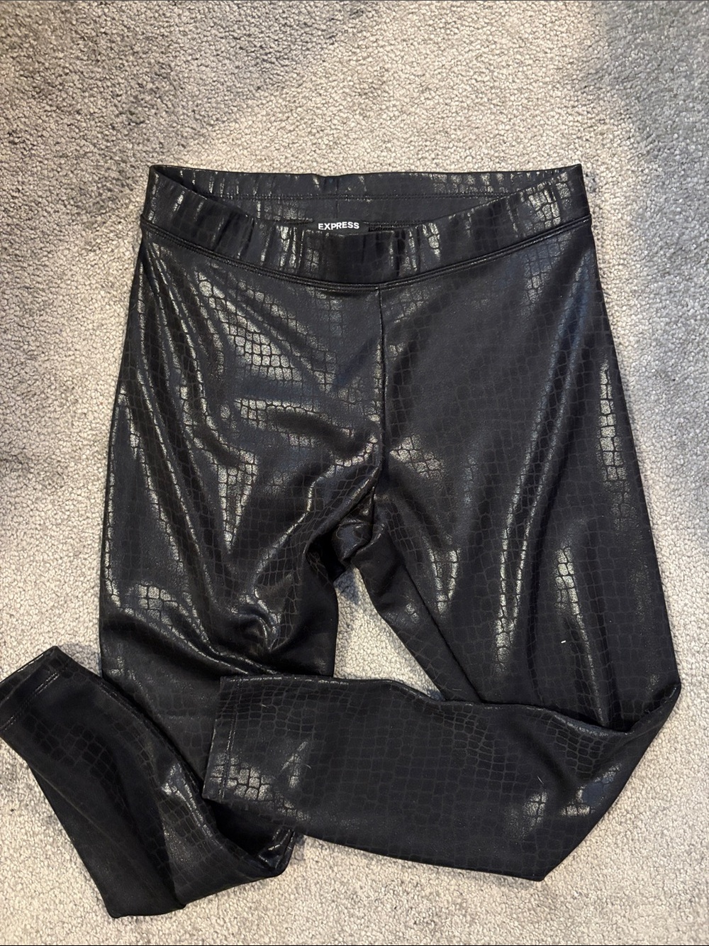 Express Black Croc-Embossed Stretchy Faux Leather Leggings. Size Small Petite